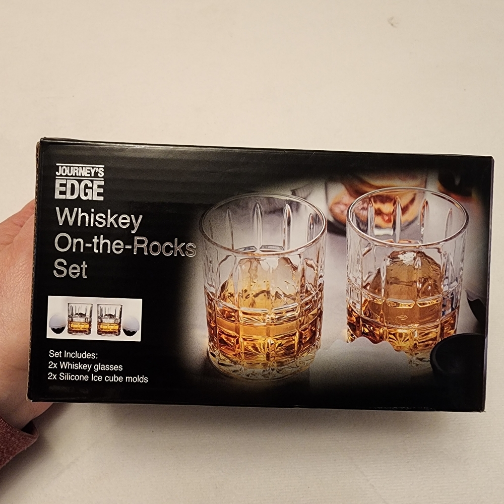 Set of Whiskey 2 Glasses with Ice Cube Molds - Picture 1 of 4
